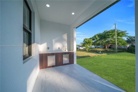 Купить виллу или дом в Лихай-Эйкерс, Флорида 3 спальни, № 1973039 - фото 18