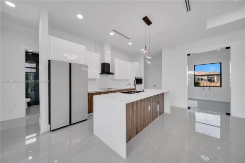 Купить виллу или дом в Лихай-Эйкерс, Флорида 3 спальни, № 1973039 - фото 5