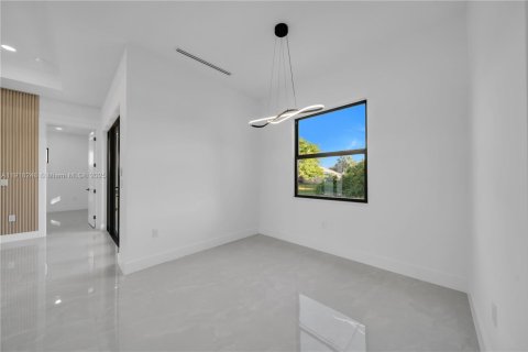 Купить виллу или дом в Лихай-Эйкерс, Флорида 3 спальни, № 1973039 - фото 8