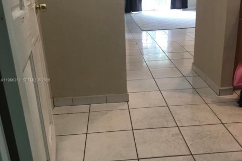 Кондоминиум с 2 спальнями в Майами, Флорида № 2033252