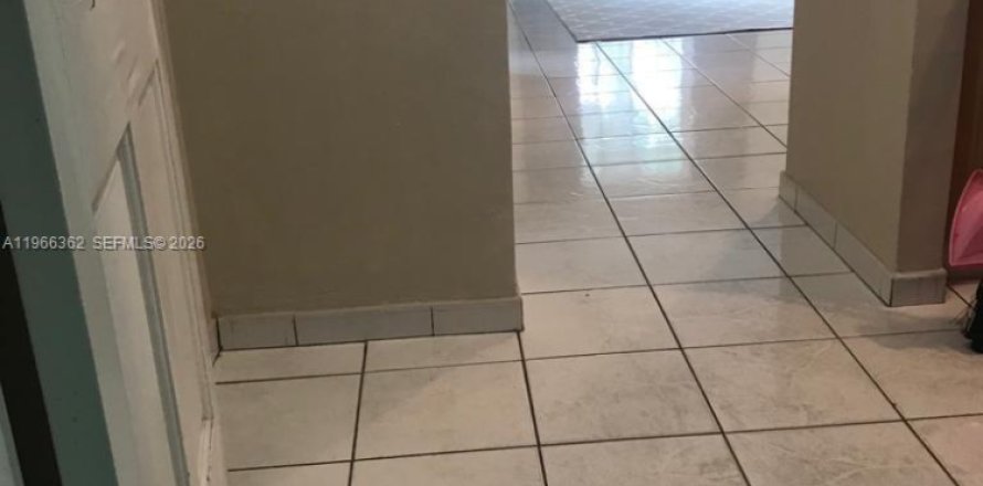 Кондоминиум с 2 спальнями в Майами, Флорида № 2033252