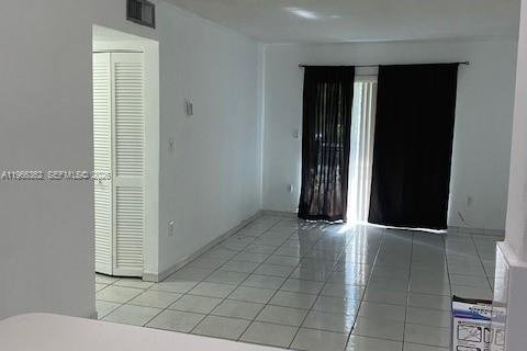 Снять в аренду кондоминиум в Майами, Флорида 2 спальни, 64.1м2, № 2033252 - фото 11