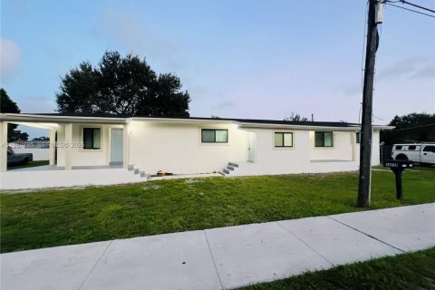 Villa ou maison à Miami, Floride 1 chambre, 256.97 m2 № 2023524