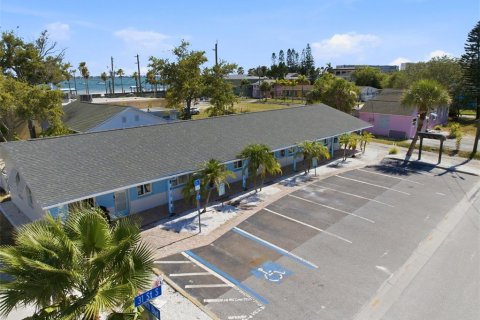 Immobilier commercial à Gulfport, Floride 5 chambres, 200.67 m2 № 2134314