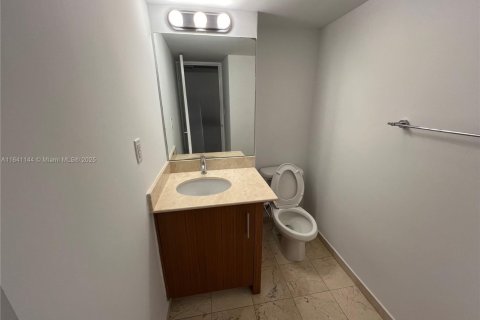 Condominio en venta en Bal Harbour, Florida, 1 dormitorio, 83.24 m2 № 1937561 - foto 13