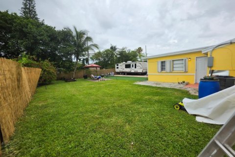 Villa ou maison à vendre à North Miami, Floride: 2 chambres, 138.61 m2 № 2439208 - photo 16