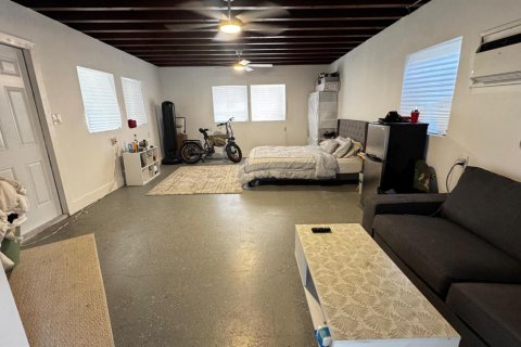 Villa ou maison à vendre à North Miami, Floride: 2 chambres, 138.61 m2 № 2439208 - photo 11