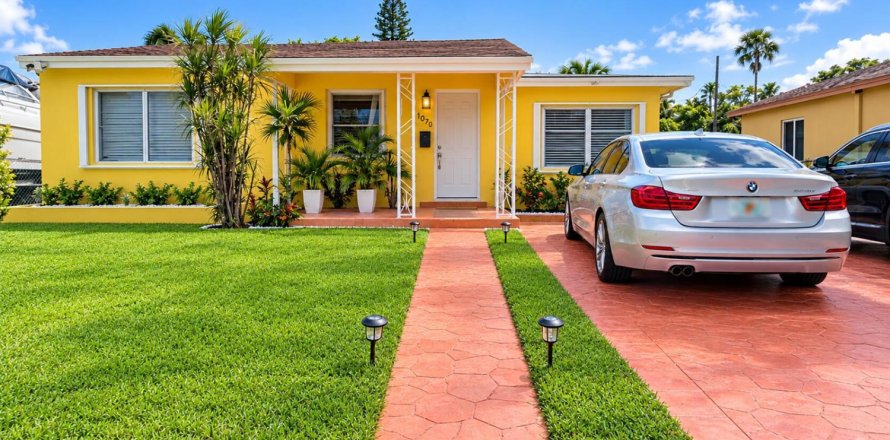Villa ou maison à North Miami, Floride 2 chambres, 138.61 m2 № 2439208