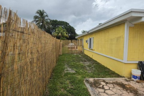 Villa ou maison à vendre à North Miami, Floride: 2 chambres, 138.61 m2 № 2439208 - photo 17