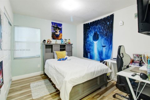 House in Miami, Florida 4 bedrooms, 183.39 sq.m. № 2022468 - photo 14