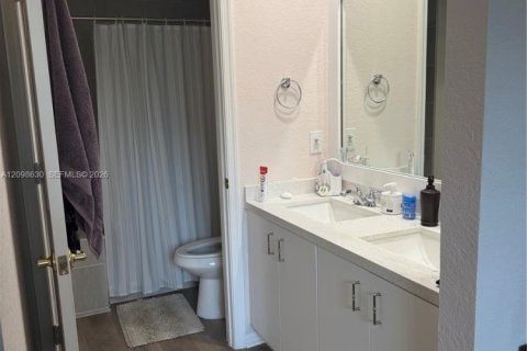 Townhouse in Miramar, Florida 2 bedrooms, 93.37 sq.m. № 2399667 - photo 6