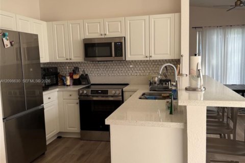 Townhouse in Miramar, Florida 2 bedrooms, 93.37 sq.m. № 2399667 - photo 12