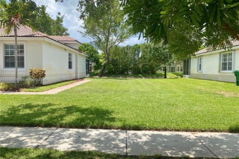 Townhouse in Miramar, Florida 2 bedrooms, 93.37 sq.m. № 2399667 - photo 2