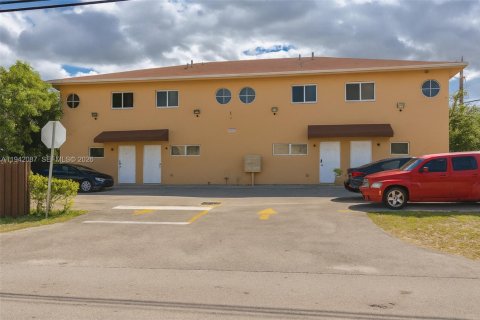 Immobilier commercial à vendre à Miami, Floride: 543.48 m2 № 2059982 - photo 2