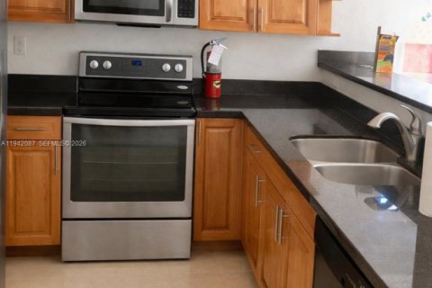 Immobilier commercial à vendre à Miami, Floride: 543.48 m2 № 2059982 - photo 6