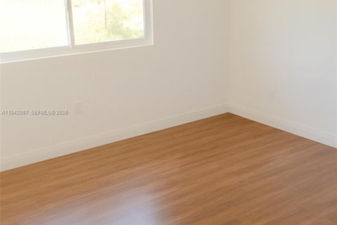 Immobilier commercial à vendre à Miami, Floride: 543.48 m2 № 2059982 - photo 7