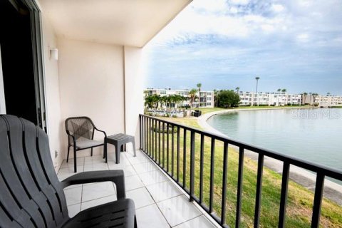 Copropriété à louer à South Pasadena, Floride: 3 chambres, 118.45 m2 № 2308295 - photo 13