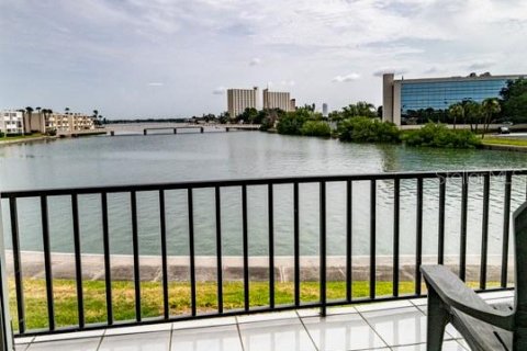 Copropriété à louer à South Pasadena, Floride: 3 chambres, 118.45 m2 № 2308295 - photo 11