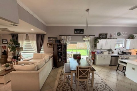 House in Homestead, Florida 4 bedrooms, 260.13 sq.m. № 2185532 - photo 3