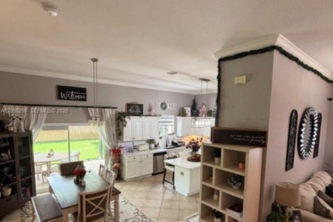 House in Homestead, Florida 4 bedrooms, 260.13 sq.m. № 2185532 - photo 4