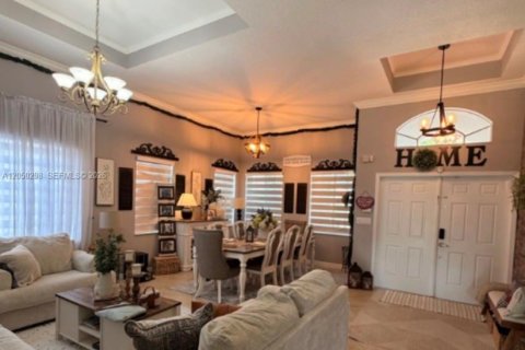 House in Homestead, Florida 4 bedrooms, 260.13 sq.m. № 2185532 - photo 2