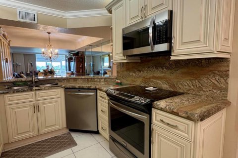 Condo in Boca Raton, Florida, 2 bedrooms  № 2253556 - photo 3