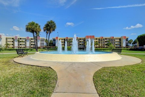 Condo in Boca Raton, Florida, 2 bedrooms  № 2253556 - photo 16