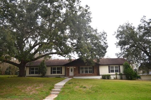 House in Gainesville, Florida 5 bedrooms, 258.92 sq.m. № 1828139 - photo 1