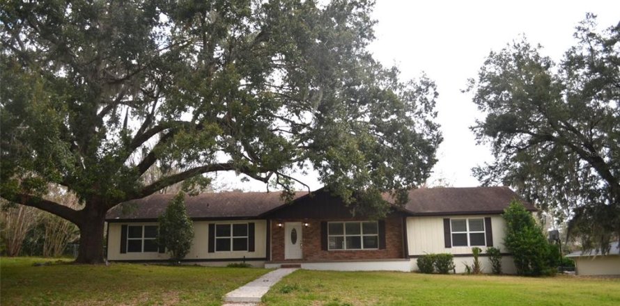 House in Gainesville, Florida 5 bedrooms, 258.92 sq.m. № 1828139