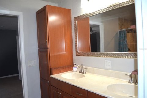 House in Gainesville, Florida 5 bedrooms, 258.92 sq.m. № 1828139 - photo 20