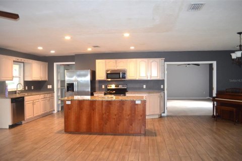 House in Gainesville, Florida 5 bedrooms, 258.92 sq.m. № 1828139 - photo 9