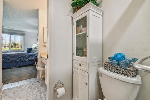 Condo in Bradenton, Florida, 2 bedrooms  № 1844895 - photo 24
