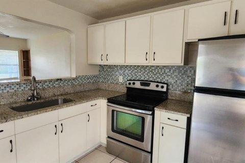 Casa en venta en Casselberry, Florida, 2 dormitorios, 60.39 m2 № 2145499 - foto 4