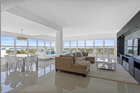 Condominio en venta en Bay Harbor Islands, Florida, 2 dormitorios, 164.44 m2 № 2055146 - foto 2