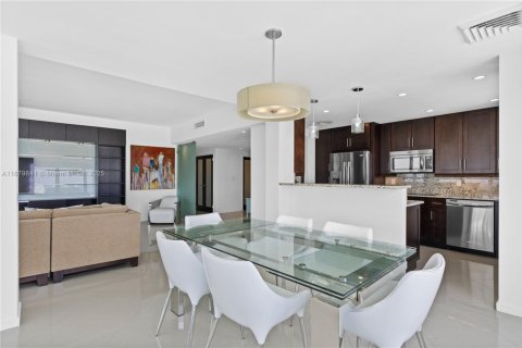 Condominio en venta en Bay Harbor Islands, Florida, 2 dormitorios, 164.44 m2 № 2055146 - foto 9
