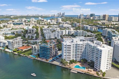 Condominio en venta en Bay Harbor Islands, Florida, 2 dormitorios, 164.44 m2 № 2055146 - foto 27