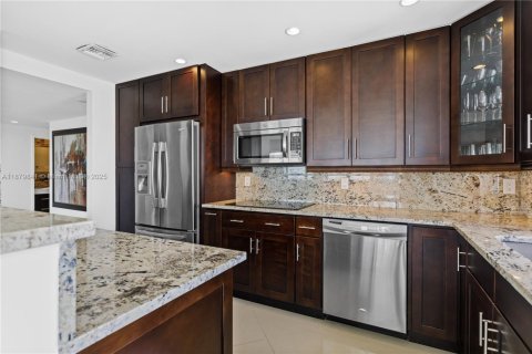 Condominio en venta en Bay Harbor Islands, Florida, 2 dormitorios, 164.44 m2 № 2055146 - foto 10