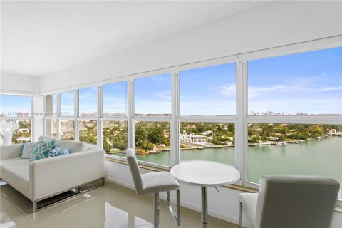 Condominio en venta en Bay Harbor Islands, Florida, 2 dormitorios, 164.44 m2 № 2055146 - foto 5