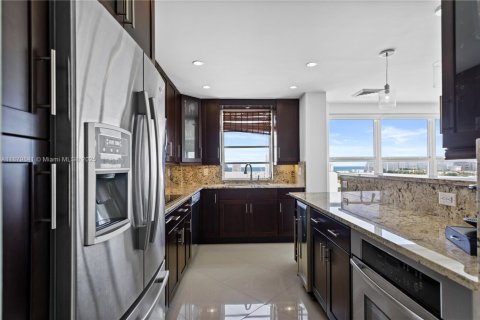 Condominio en venta en Bay Harbor Islands, Florida, 2 dormitorios, 164.44 m2 № 2055146 - foto 11