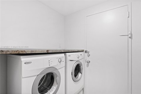 Condominio en venta en Bay Harbor Islands, Florida, 2 dormitorios, 164.44 m2 № 2055146 - foto 20