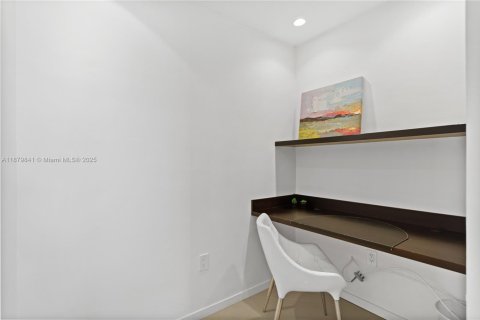 Condominio en venta en Bay Harbor Islands, Florida, 2 dormitorios, 164.44 m2 № 2055146 - foto 19