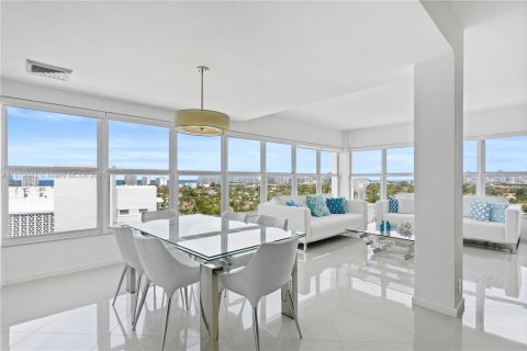 Condominio en venta en Bay Harbor Islands, Florida, 2 dormitorios, 164.44 m2 № 2055146 - foto 6