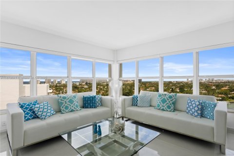 Condominio en venta en Bay Harbor Islands, Florida, 2 dormitorios, 164.44 m2 № 2055146 - foto 4