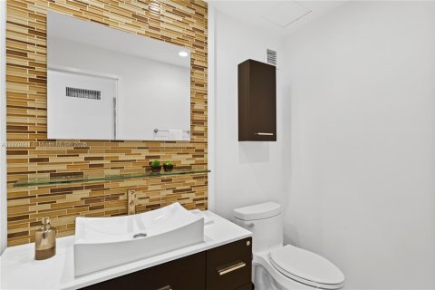 Condominio en venta en Bay Harbor Islands, Florida, 2 dormitorios, 164.44 m2 № 2055146 - foto 12