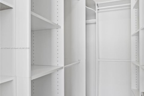 Condominio en venta en Bay Harbor Islands, Florida, 2 dormitorios, 164.44 m2 № 2055146 - foto 16