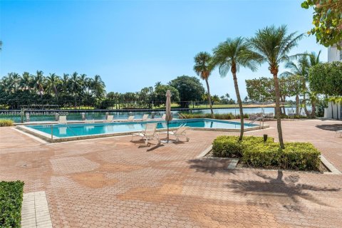 Condominio en venta en Bay Harbor Islands, Florida, 2 dormitorios, 164.44 m2 № 2055146 - foto 21