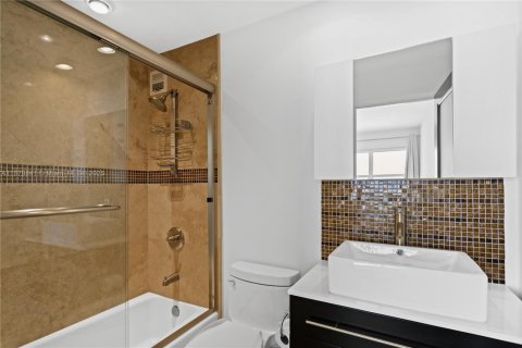 Condominio en venta en Bay Harbor Islands, Florida, 2 dormitorios, 164.44 m2 № 2055146 - foto 18