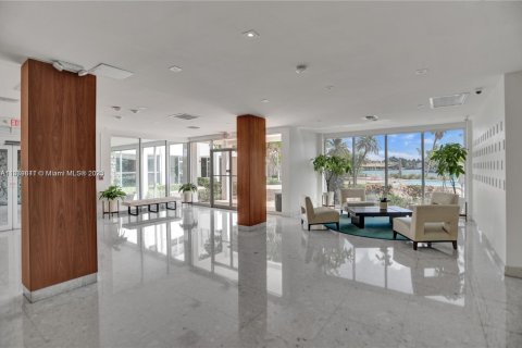 Condominio en venta en Bay Harbor Islands, Florida, 2 dormitorios, 164.44 m2 № 2055146 - foto 23