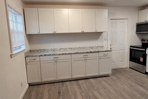 House in Fort Myers, Florida 2 bedrooms, 81.66 sq.m. № 2087899 - photo 5