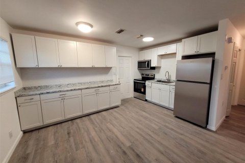 House in Fort Myers, Florida 2 bedrooms, 81.66 sq.m. № 2087899 - photo 3